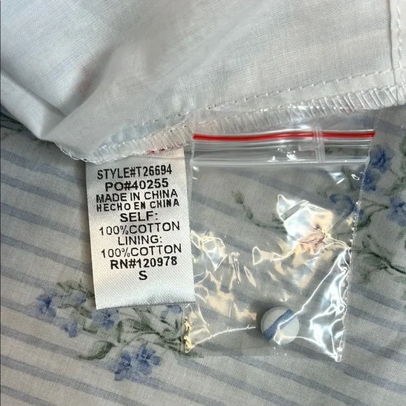 New Entro Women’s Size Small 100% Cotton Detailed Floral Striped V-Neck Top - Picture 2 of 3